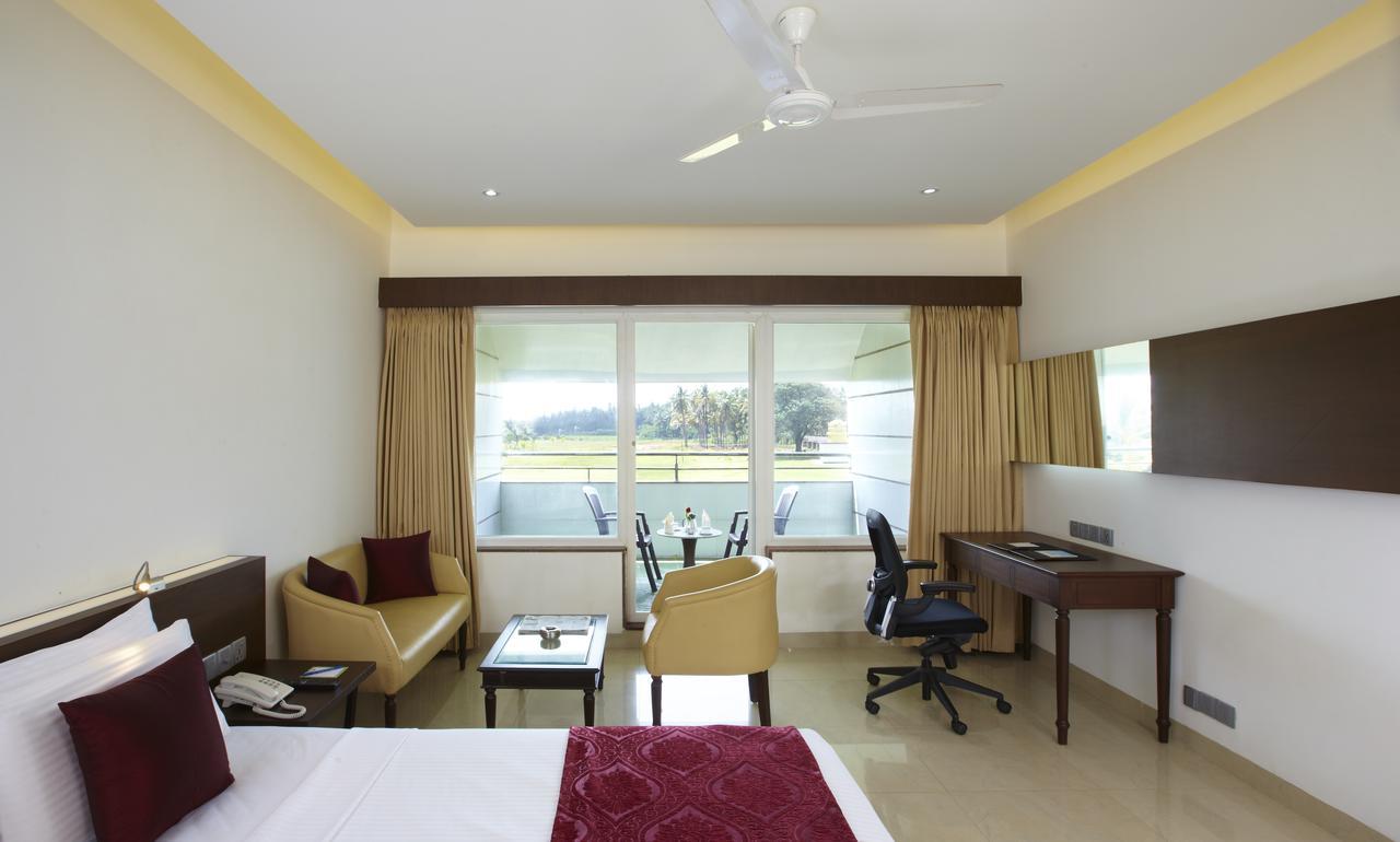 Rns Golf Resort & Nature Cure Centre Māvalli Buitenkant foto
